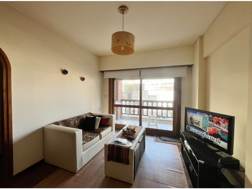 VENTA - TRES AMBIENTES CON BALCÓN Y COCHERA EN EL MISMO EDIFICIO - 3