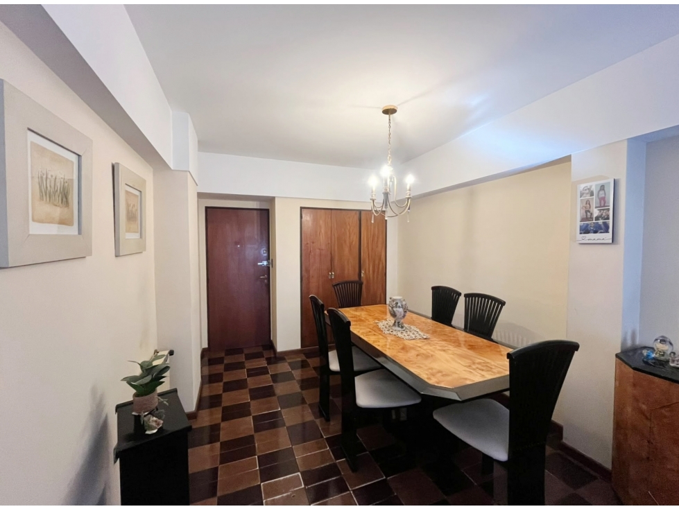 VENTA - TRES AMBIENTES EN LA PERLA, CON BALCÓN A LA CALLE Y COCHERA - 3