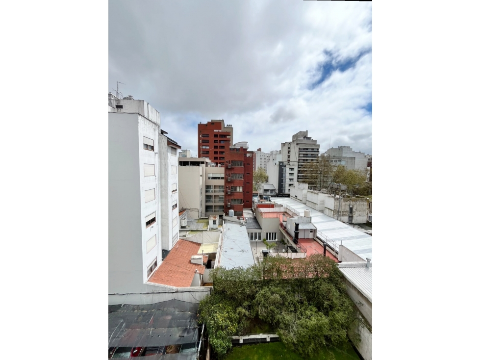 VENTA - UN AMBIENTE EN LA PERLA CON COCHERA — foto 3