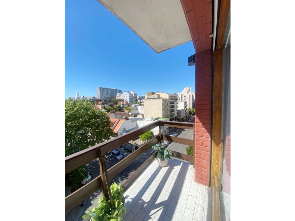 ALQUILER POR TEMPORADA - DOS AMBIENTES CON DOBLE BALCÓN A LA CALLE — foto 3
