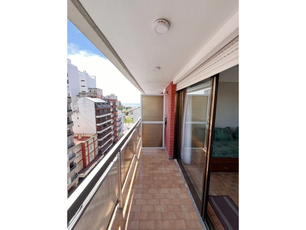 ALQUILER POR TEMPORADA - DOS AMBIENTES CON BALCÓN A LA CALLE Y COCHERA — foto 3