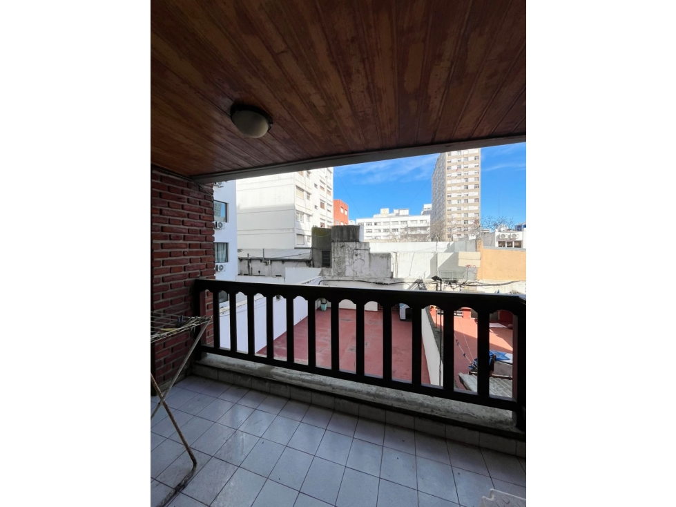 VENTA - TRES AMBIENTES CON BALCÓN Y COCHERA EN EL MISMO EDIFICIO - 4