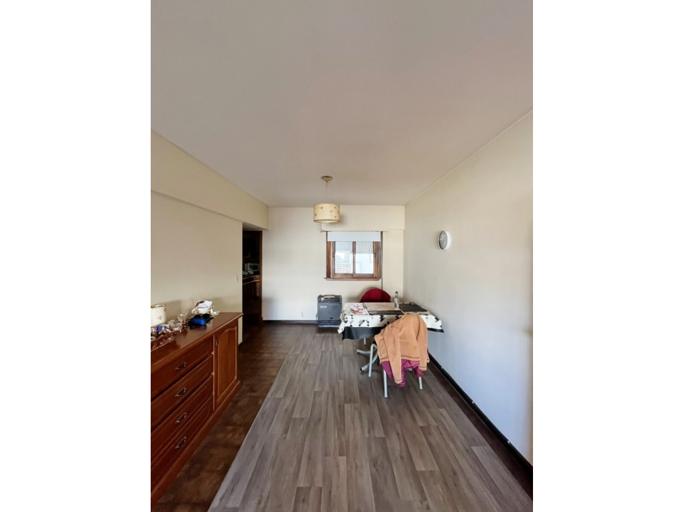 VENTA - TRES AMBIENTES CON BALCÓN Y COCHERA EN EL MISMO EDIFICIO - 5