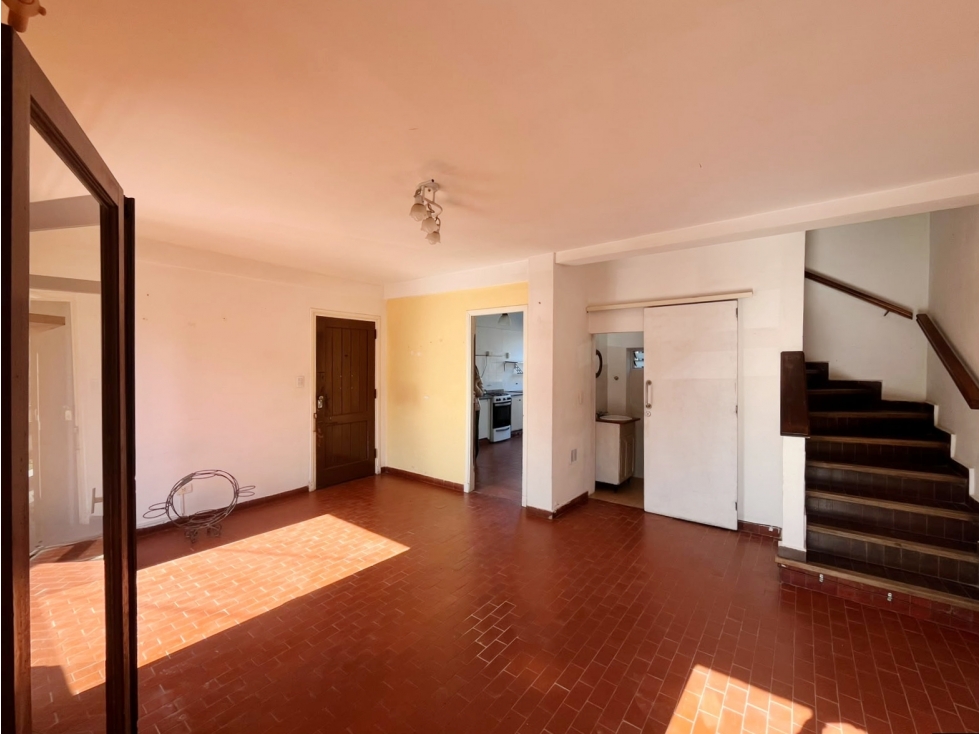 VENTA - PH DE CUATRO AMBIENTES CON BALCÓN AL FRENTE - 5