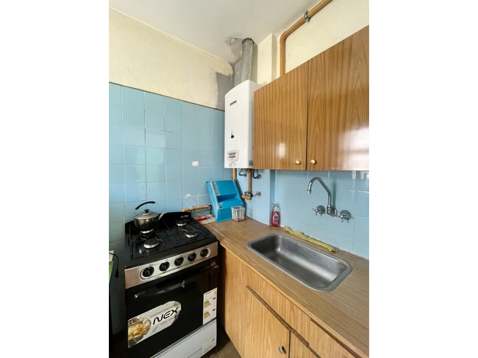 VENTA - UN AMBIENTE EN LA PERLA CON COCHERA Y BALCÓN A LA CALLE — foto 6