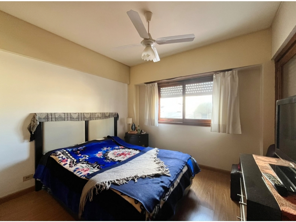 VENTA - TRES AMBIENTES CON BALCÓN Y COCHERA EN EL MISMO EDIFICIO - 6