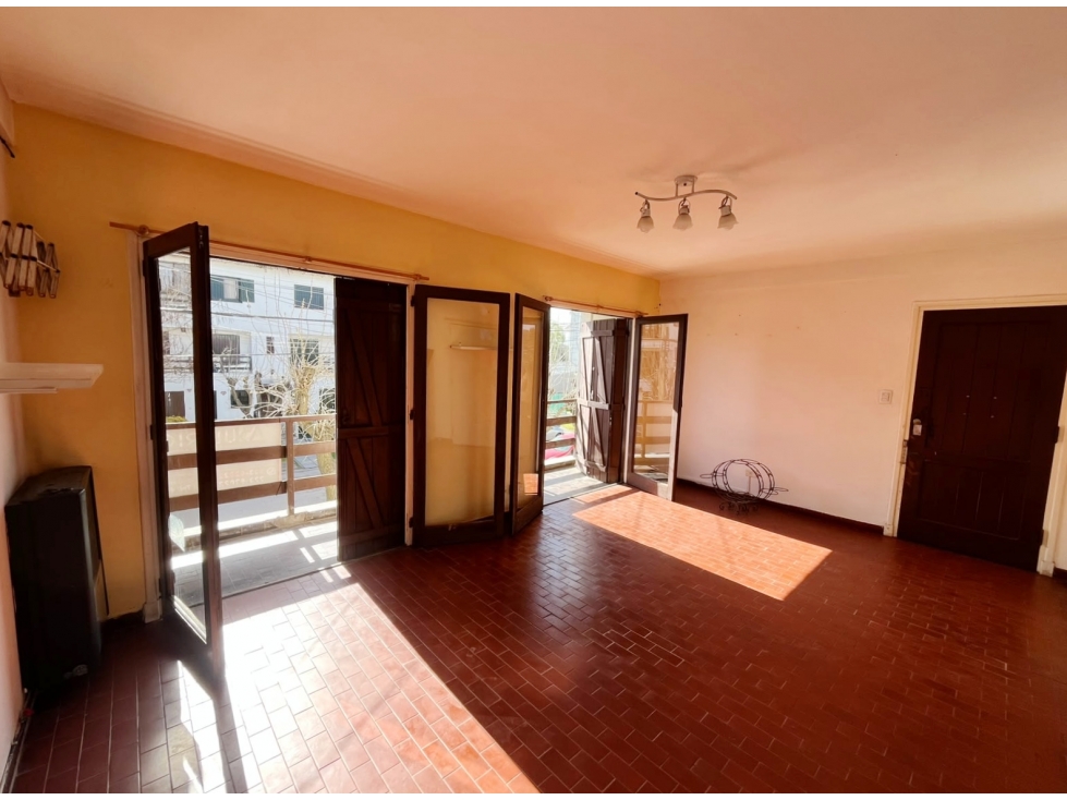VENTA - PH DE CUATRO AMBIENTES CON BALCÓN AL FRENTE - 6
