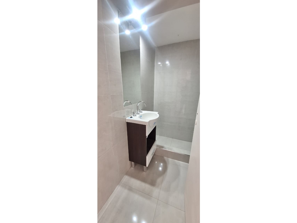 CASA DE 3 AMBIENTES RECICLADA A NUEVA EN BARRIO PARQUE LURO — foto 6