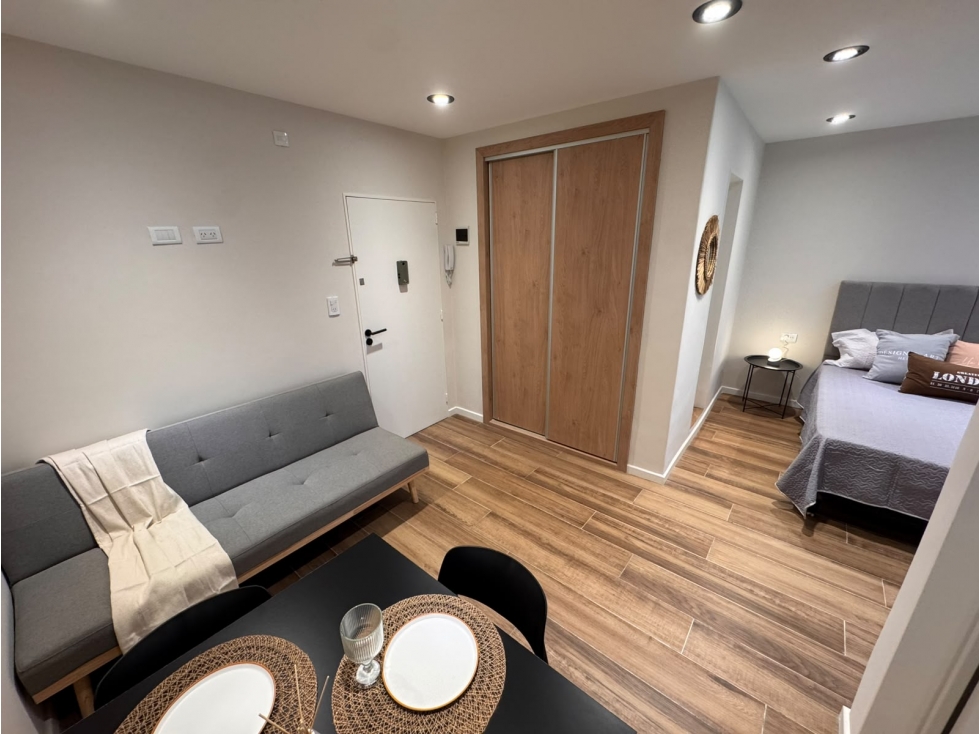 1 AMBIENTE DESPLAZADO TOTALMENTE RECICLADO A NUEVO - TUCUMAN 2261 - 2