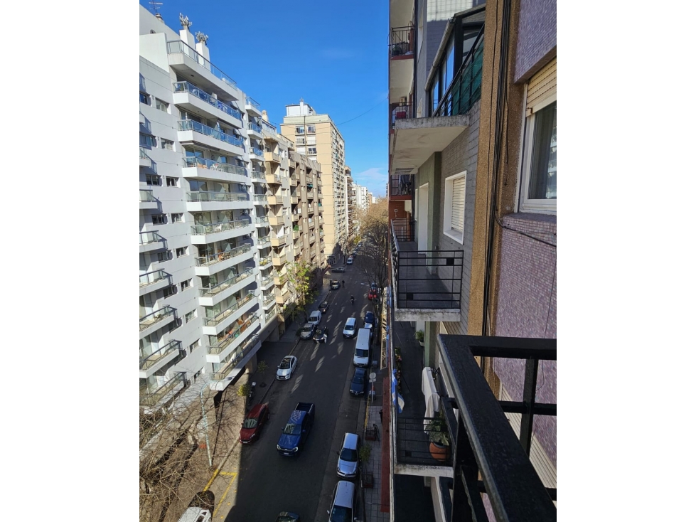 3 AMBIENTES A LA CALLE CON BALCON SALIENTE - BROWN 2420 - 6