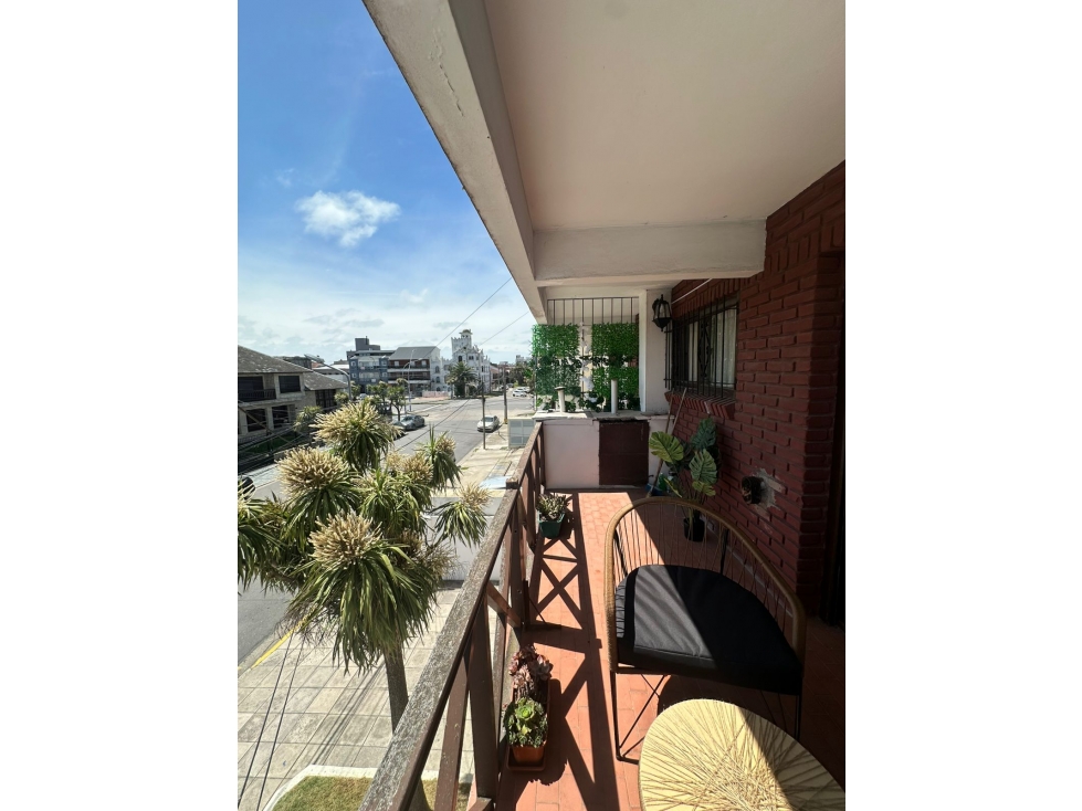2 AMBIENTES A LA CALLE CON 2 BALCONES - DERQUI 954