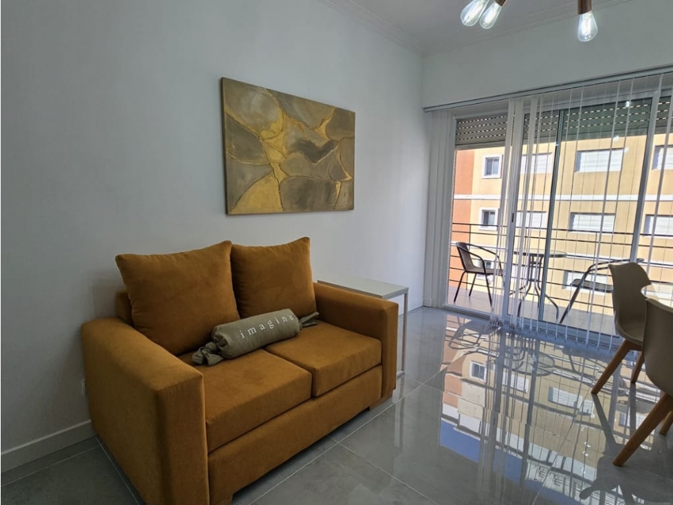 3 AMBIENTES A LA CALLE CON BALCON SALIENTE - BROWN 2420 - 2
