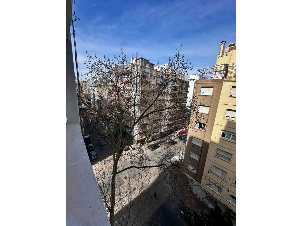 1 AMBIENTE A LA CALLE C/ VENTANAL RECICLADO A NUEVO - LAS HERAS 2385 — foto 2