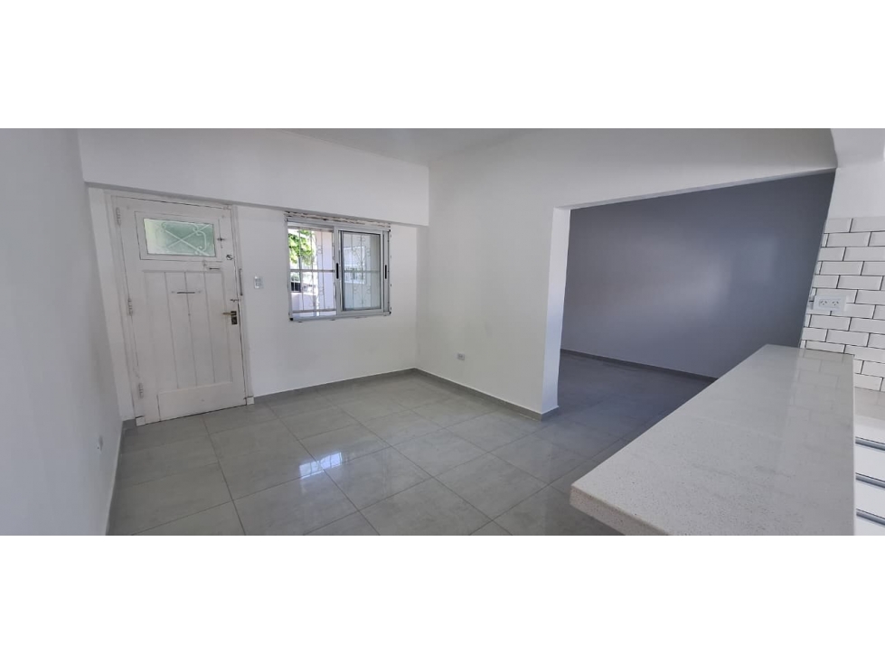 CASA DE 3 AMBIENTES RECICLADA A NUEVA EN BARRIO PARQUE LURO — foto 4