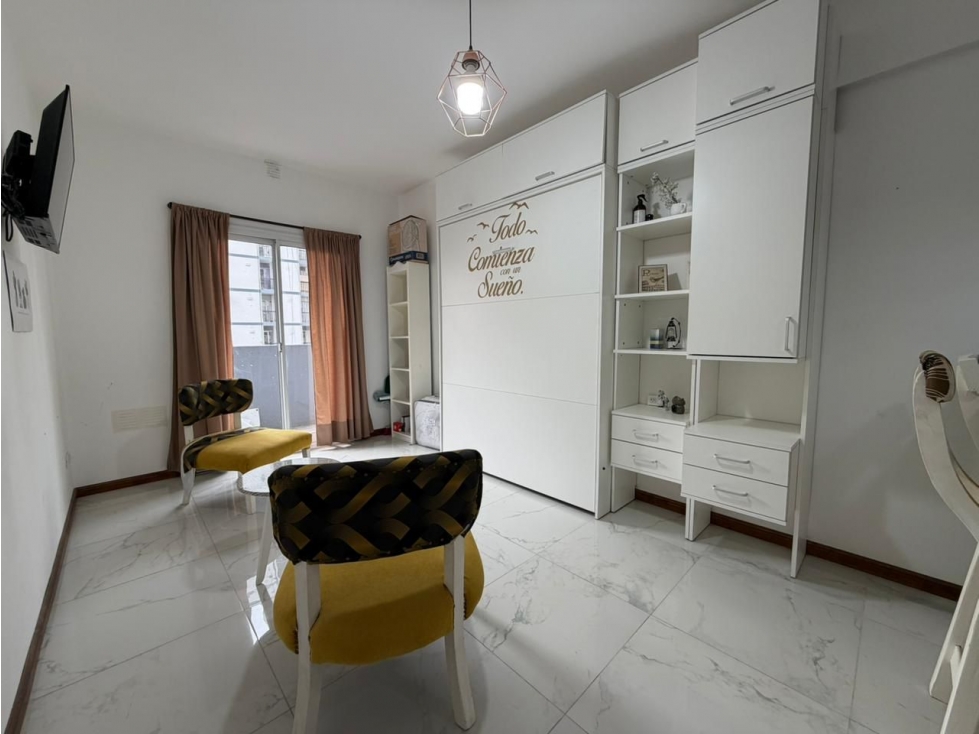1 AMBIENTE A LA CALLE LUMINOSO CON BALCON SALIENTE - COLON 2628 - 5