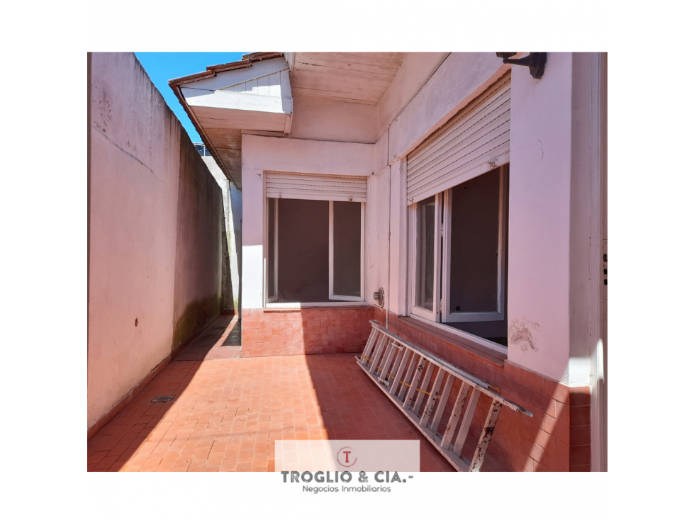 PH DE TRES AMBIENTES INTERNO CON PATIO - RETASADO-CHILE Y BELGRANO