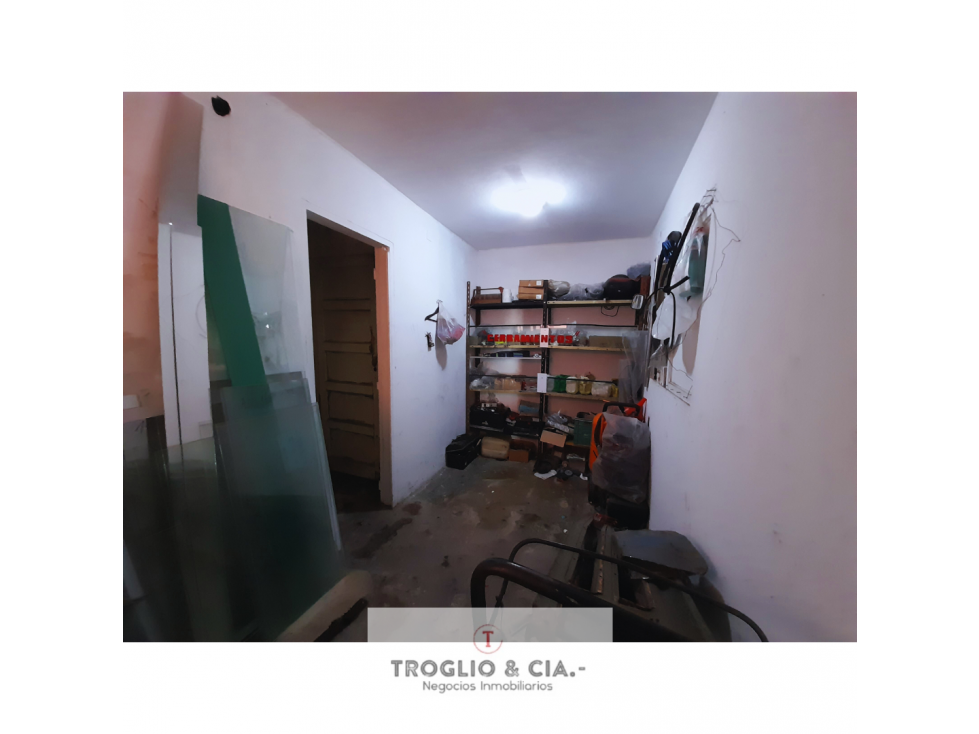GALPON COMERCIAL Y CASA EN CALLE CASTELLI - 4