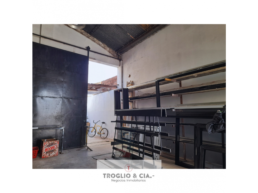 GALPON COMERCIAL Y CASA EN CALLE CASTELLI - 3