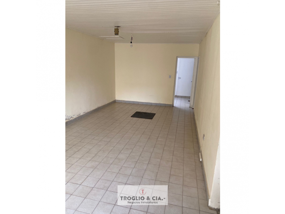 CASA DE SEIS AMBIENTES MÁS COCHERA DOBLE - RETASADA — foto 2