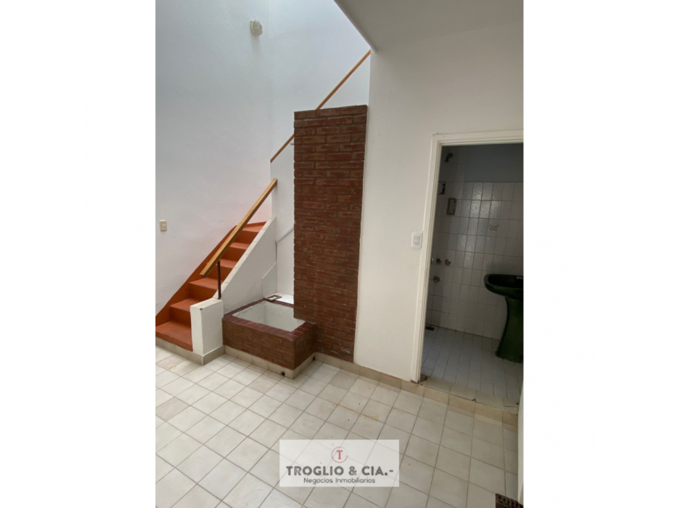 CASA DE SEIS AMBIENTES MÁS COCHERA DOBLE - RETASADA — foto 4