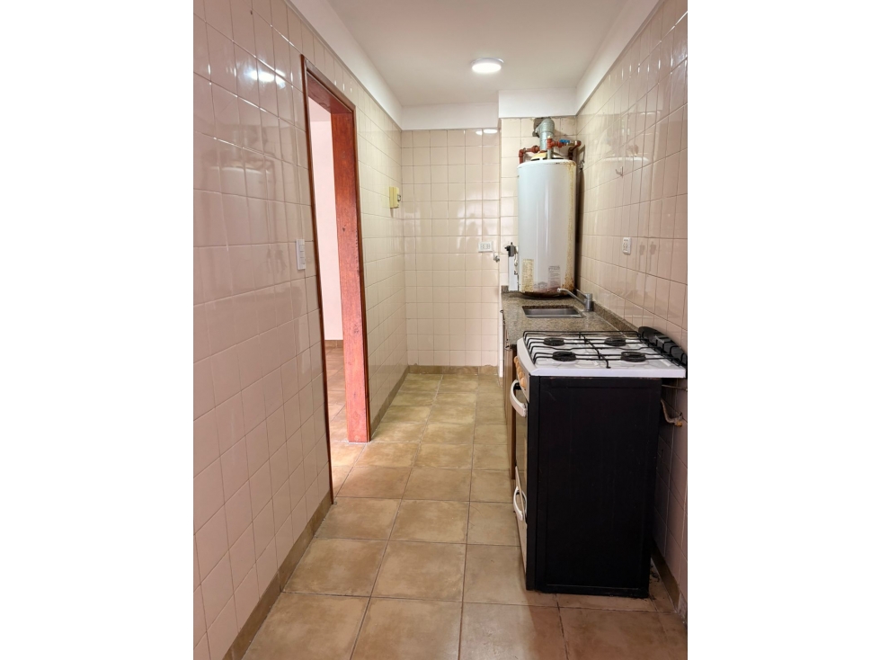 DEPARTAMENTO CUATRO AMBIENTES A LA CALLE - PLANTA BAJA