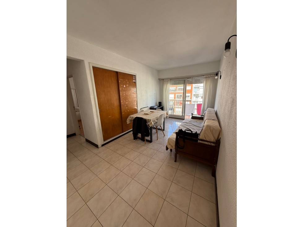 DOS AMBIENTES CON BALCON AL FRENTE - ZONA COLON 2300 - 2