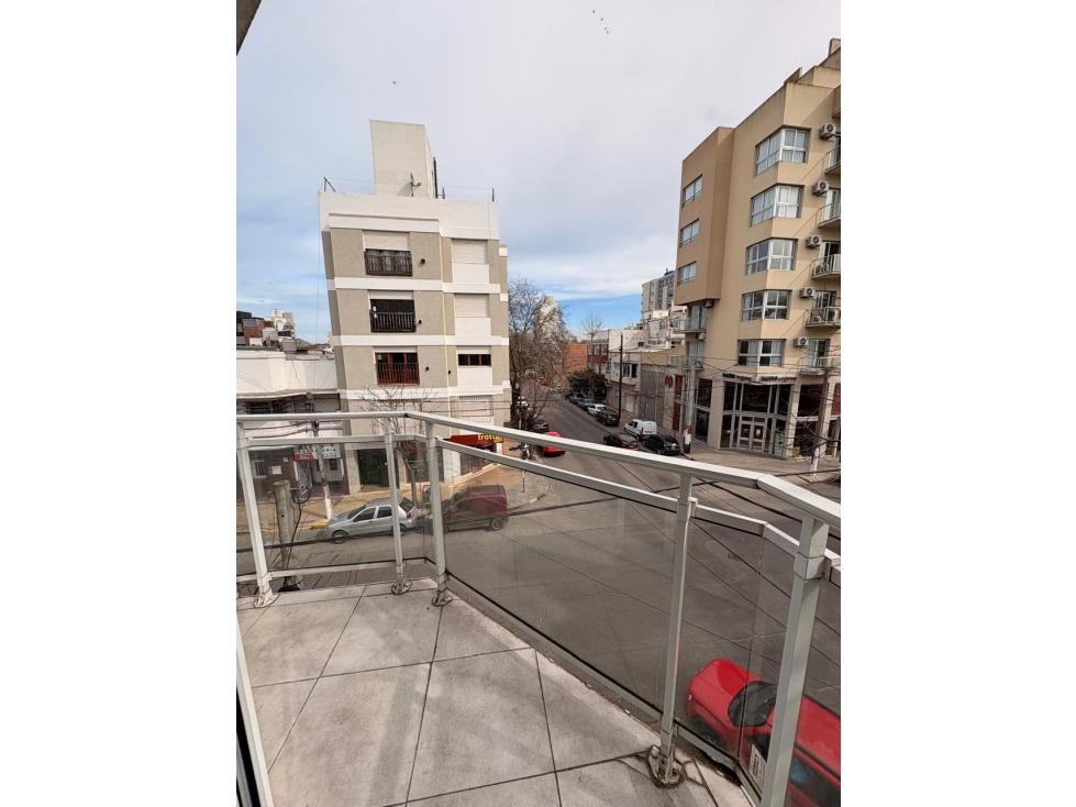 DEPARTAMENTO TRES AMBIENTES CON BALCON - SAN MARTIN 3800 — foto 3