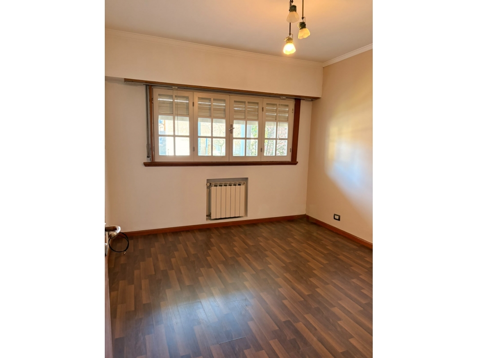 CHALET 4 AMBIENTES CON GARAGE Y PARQUE - LAMADRID 3300 - 5