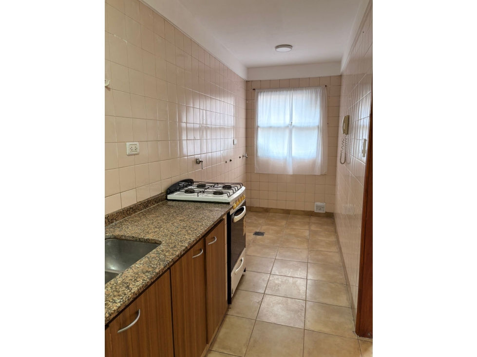 DEPARTAMENTO CUATRO AMBIENTES A LA CALLE - PLANTA BAJA — foto 2