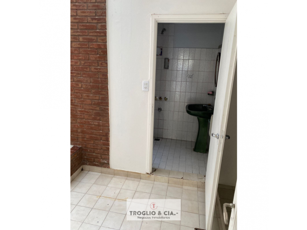 CASA DE SEIS AMBIENTES MÁS COCHERA DOBLE - RETASADA — foto 5