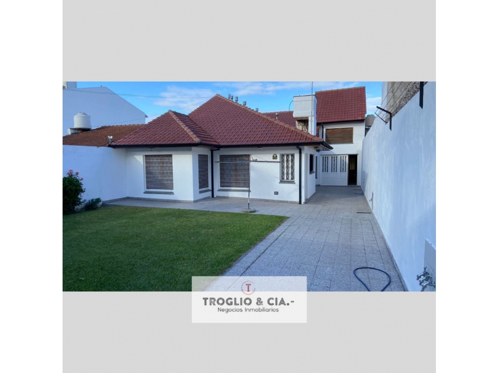 CHALET DE 4 AMBIENTES EN PARQUE LURO CON GGE DOBLE Y QUINCHO — foto 4