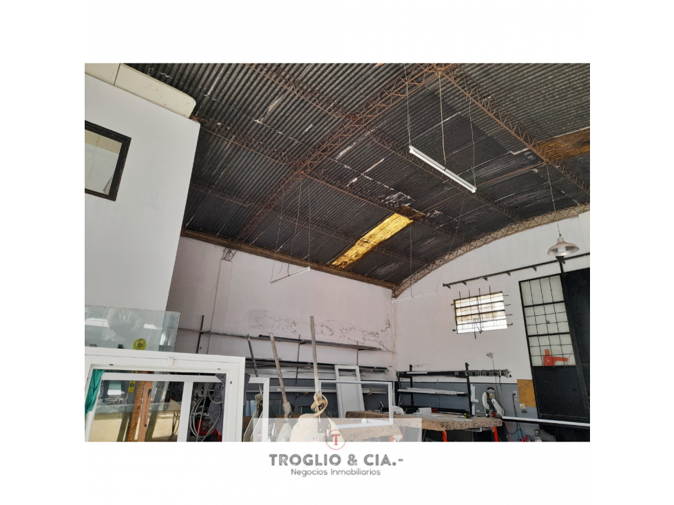GALPON COMERCIAL Y CASA EN CALLE CASTELLI - 2