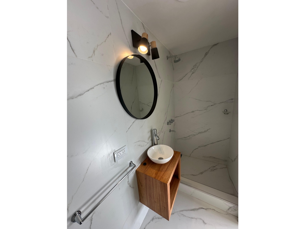 DEPARTAMENTO 4 AMBIENTES A LA CALLE CON BALCON TERRAZA Y COCHERA — foto 4