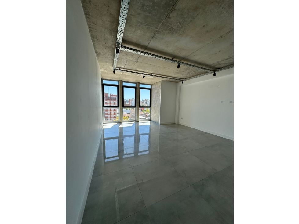 Oficina en Venta zona Macrocentro. Frente