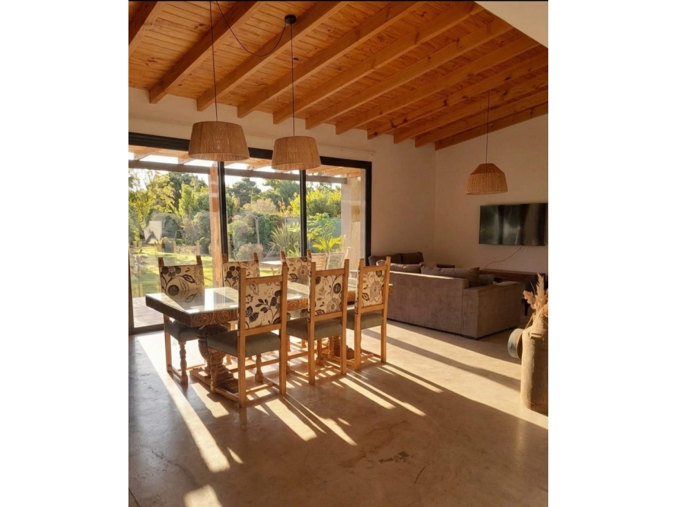 VENTA CASA 3 AMBIENTES CON PISCINA Y PARQUE SAN BENITO - 2