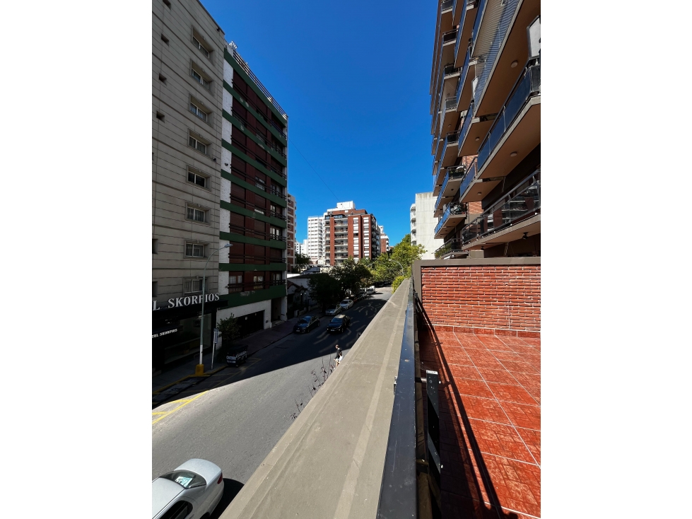 Departamento 2 amb, terraza propia. zona La Perla.