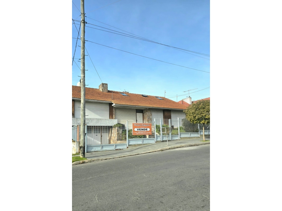 Venta Chalet 6 Dormitorios. Escritorio. Jardin. Chauvin