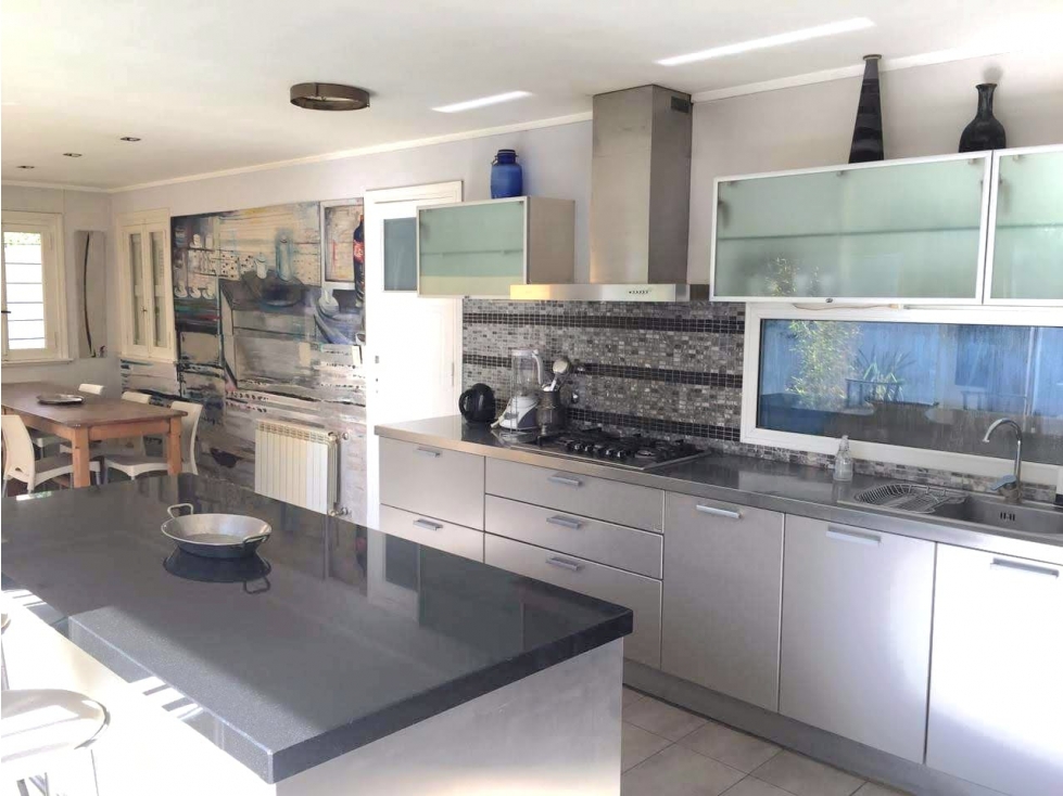 VENTA CHALET CON PISCINA Y JARDIN - 4