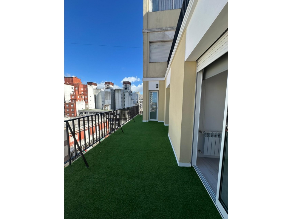 VENTA - 4 AMB A LA CALLE CON BALCÓN TERRAZA