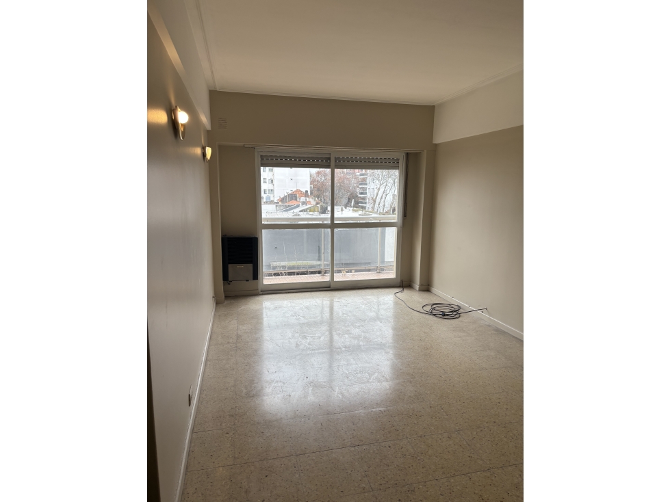 VENTA - DPTO 3 AMBIENTES - CON COCHERA - ALBERTI 2500 - 1
