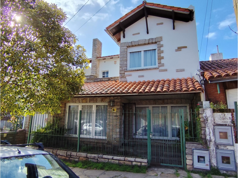 CHALET 4 AMBIENTES - BERNARDO DE YRIGOYEN 3700