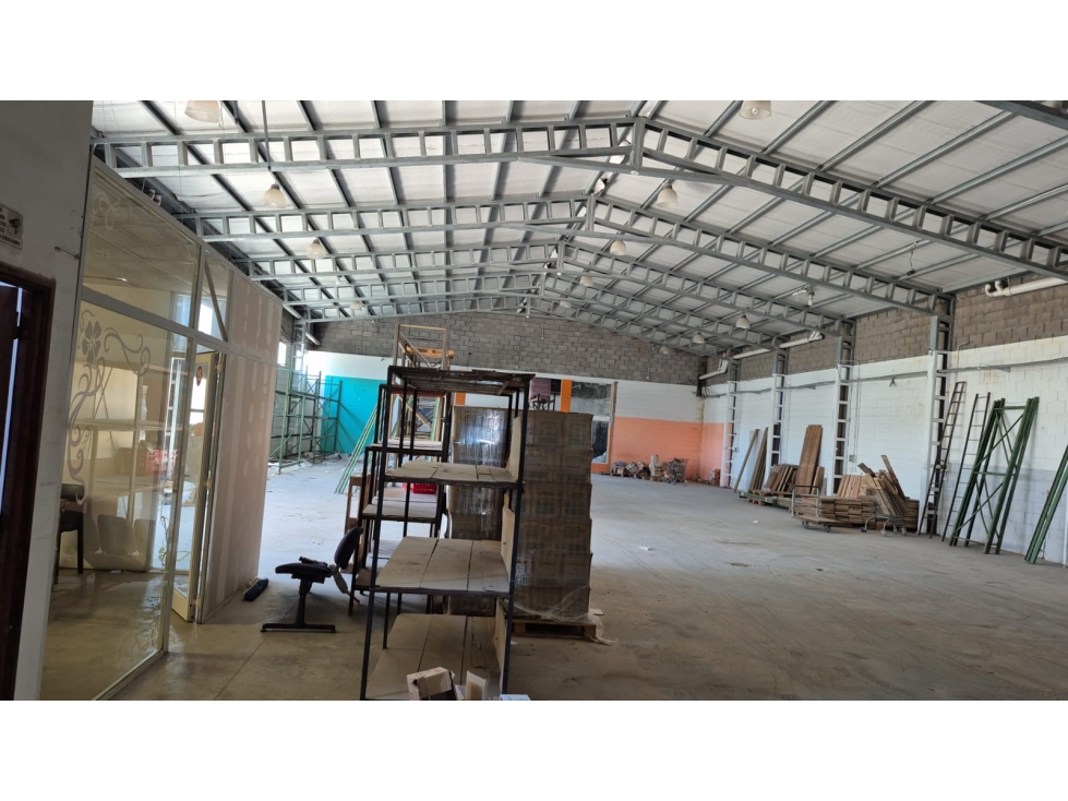 VENDE / ALQUILA - GRAN LOCAL Y DEPÓSITO - AV COLÓN 6300 — foto 4