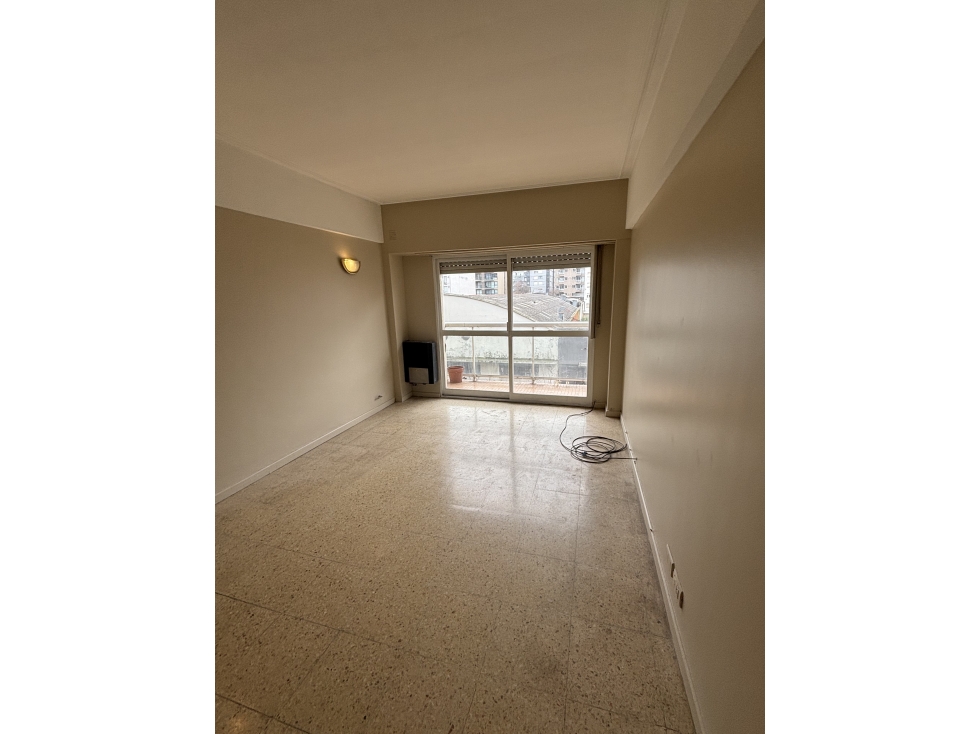 VENTA - DPTO 3 AMBIENTES - CON COCHERA - ALBERTI 2500 - 4