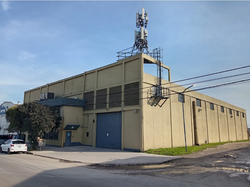 ALQUILER GALPÓN 1750 M2 - AV. CHAMPAGNAT - 2