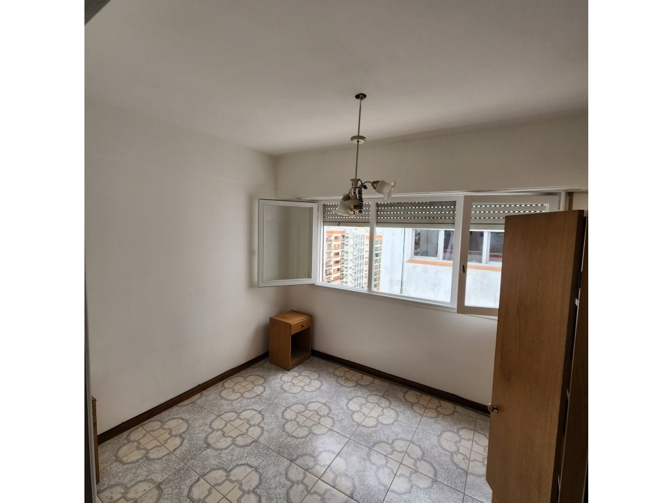 VENTA DOS AMBIENTES LATERAL