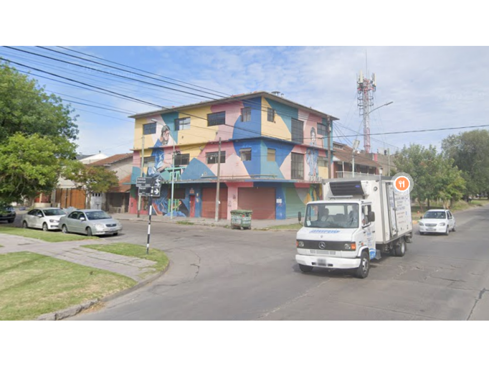 VENTA LOCAL/GALPON ESQUINA. TRES PISOS - 5