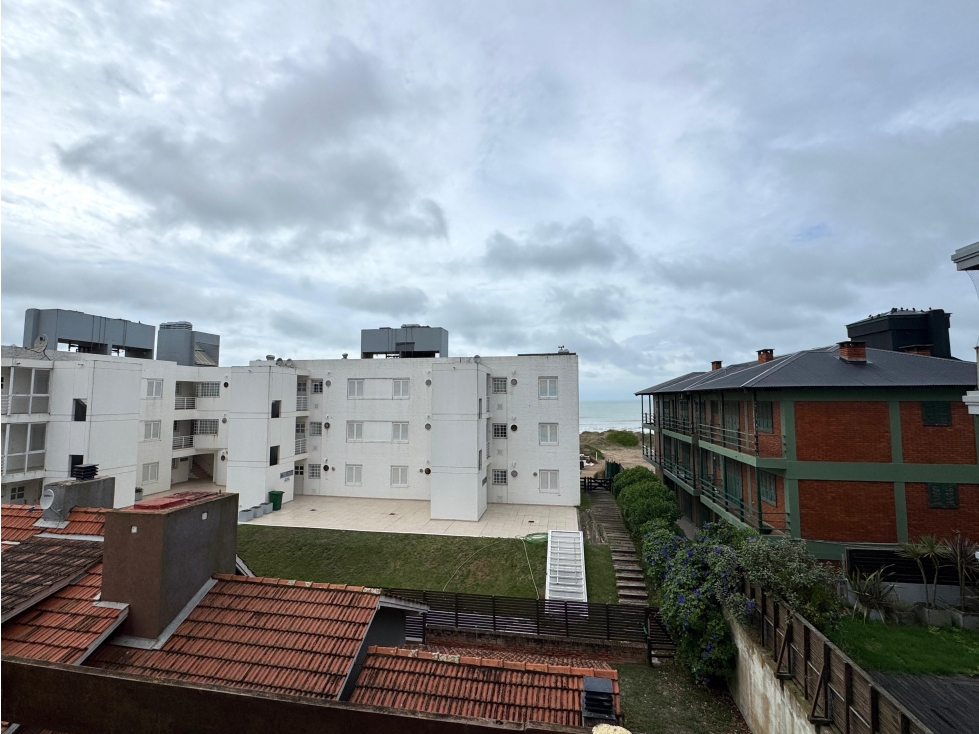 PINAMAR - DEPARTAMENTO DE 3 AMBIENTES A METROS DEL MAR- BRISAS - 3