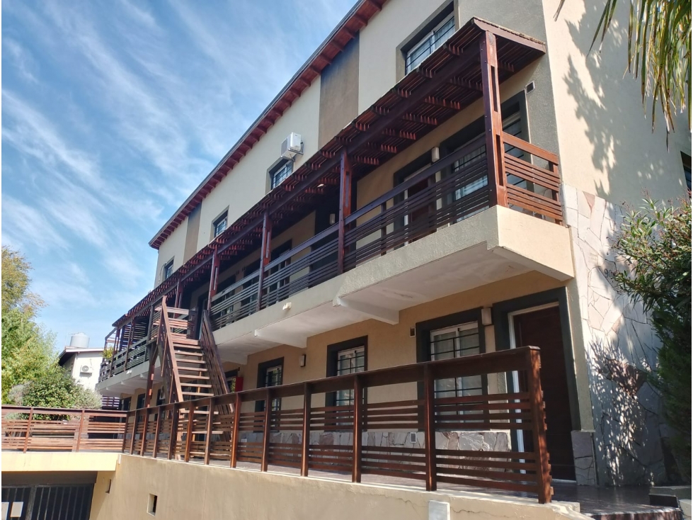 PINAMAR- CENTRICO DEPARTAMENTO CON DOBLE COCHERA CUBIERTA