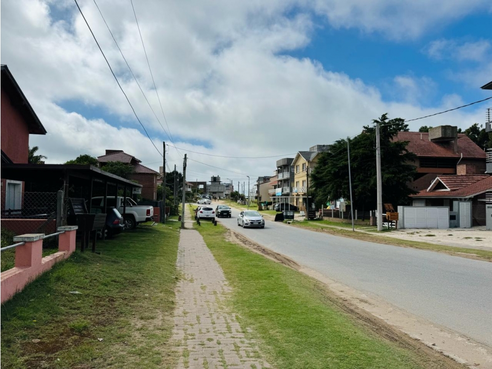 LOTE MULTIFAMILIAR MAR DE OSTENDE A METROS DEL MAR - 2