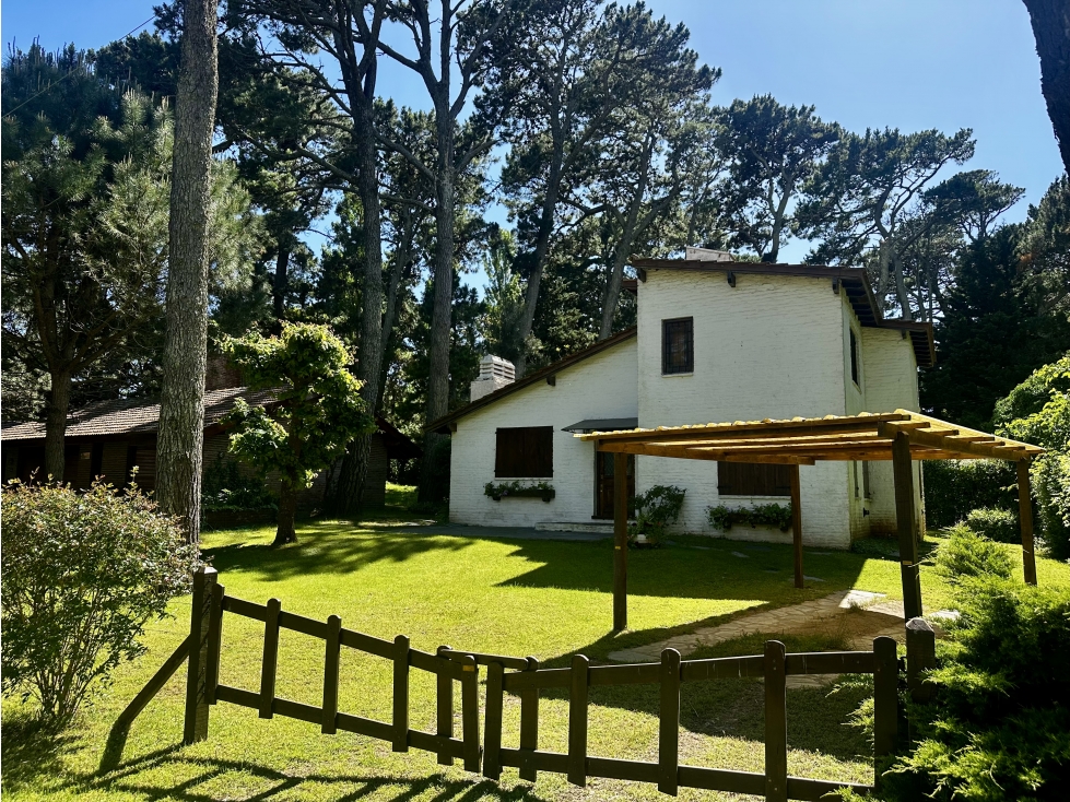 PINAMAR - De las Tres Gracias y Sílfides Zona B5 .